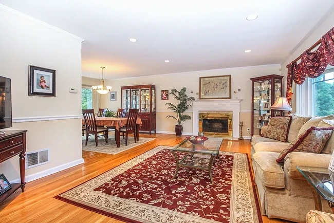 21 Maplemoor Ln
