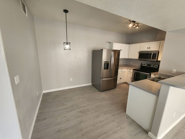 Photo - Beautifully Updated 2nd Floor-Condo 2BED/2... Unidad 207