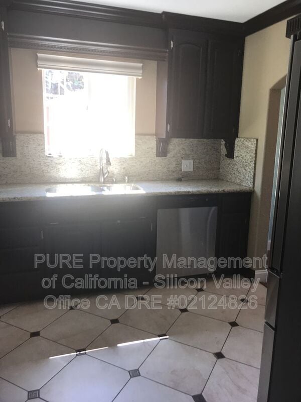 Photo - 1520 E St John St