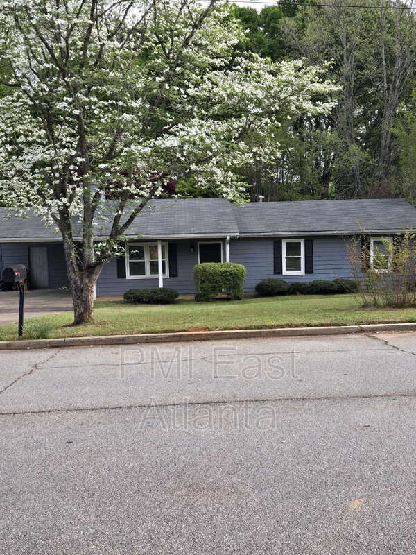 Building Photo - 804 Navajo Ct SE