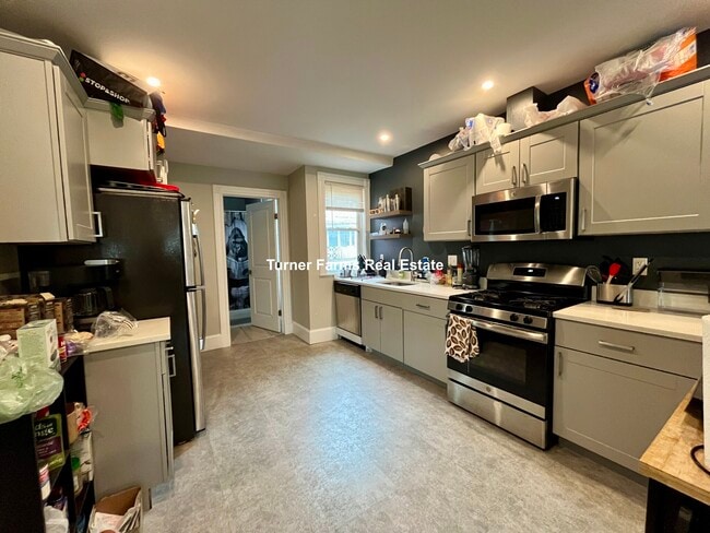 Building Photo - 24 Pond St Unit 2