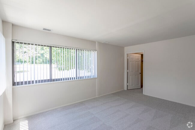 1 BR, 1 BA - 935 SF - London Park Towers Apartments