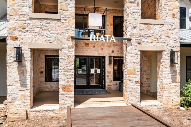 Entrada - Riata