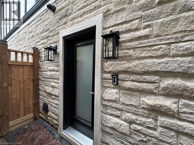 Photo - 175 Brentwood Rd N