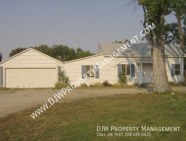 Building Photo - 2233 S Leadville Ave