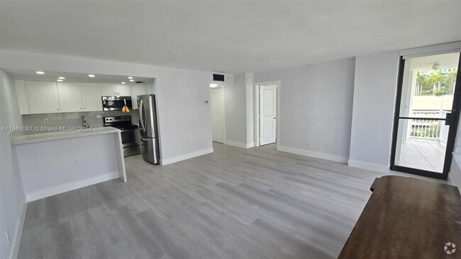 Building Photo - 1440 Brickell Bay Dr Unit 909 Rental