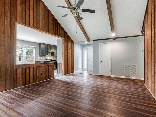 Photo - Cute as a button ranch home!