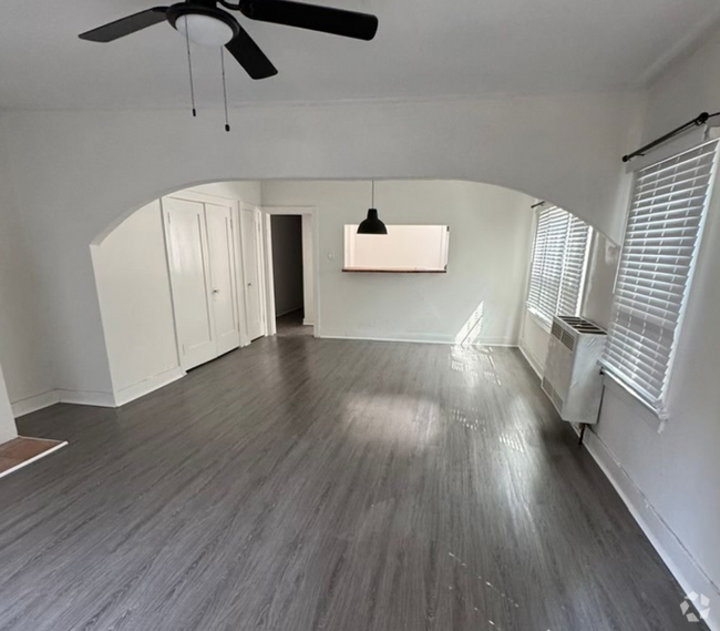 Building Photo - 3960 1/2 Redwood Ave Los Angeles, CA 90066 Unit 3960 1/2 Rental