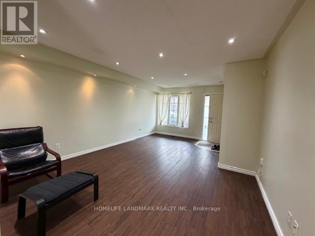 Photo - 108 Nahanni Dr