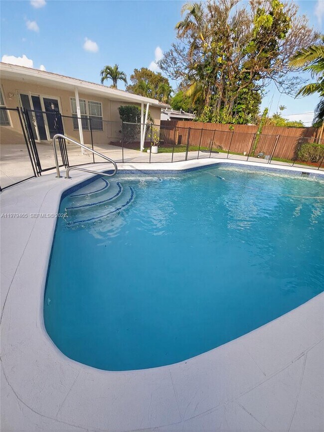 Building Photo - 3608 Cleveland St