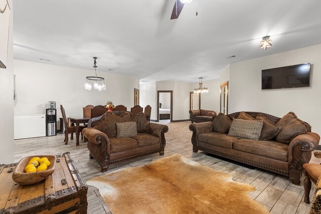 Photo - 10799 E Drake St