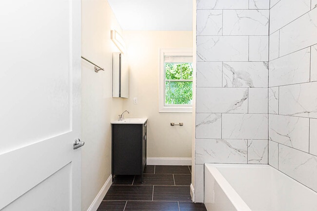 Photo - 120 Jerome St