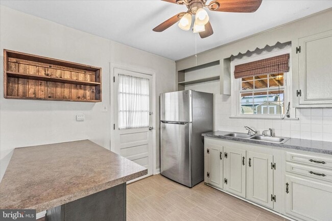 Photo - 3 Bedroom Brick Cape Cod in York Suburban School District!