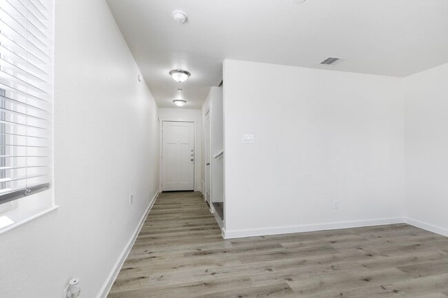 Photo - 21155 Gosling Rd