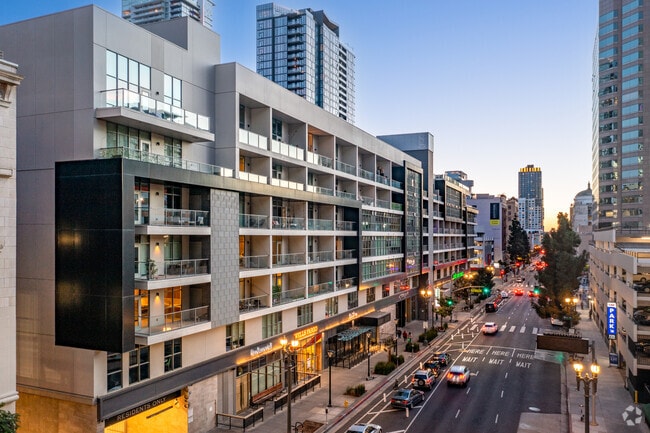 Photo - 8th and Grand