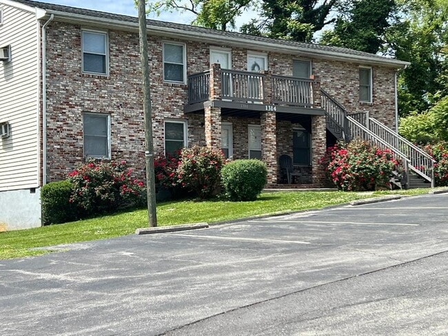 Building Photo - 1314 Moorman Ave NW