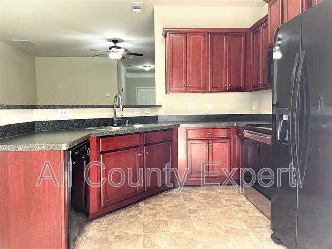 Photo - 599 Oakside Pl