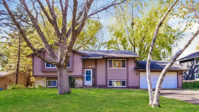 Building Photo - Immediate Move In.