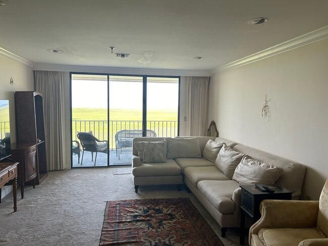 Photo - 1 Marina Dr Unit 310Ariverwatchcondo