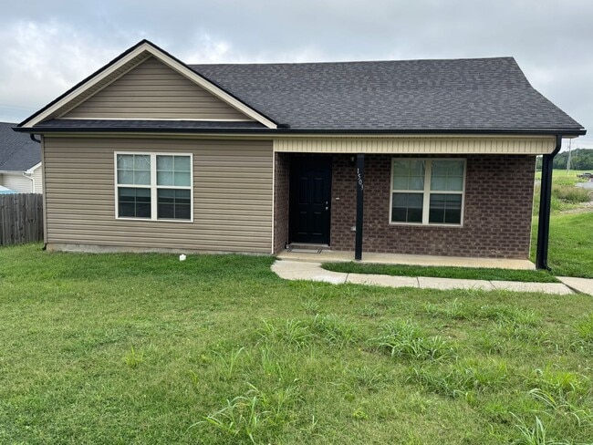 Building Photo - 3 bed 2 bath home in great neighborhood in Smyrna close to dining, entertainment and I-24 and I-840