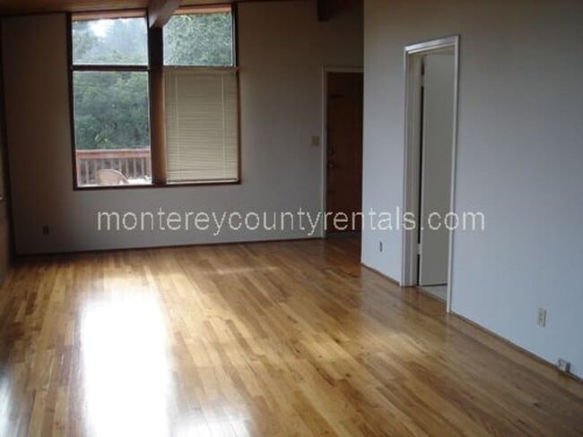 Photo - Enjoy this great home with dramatic bay views