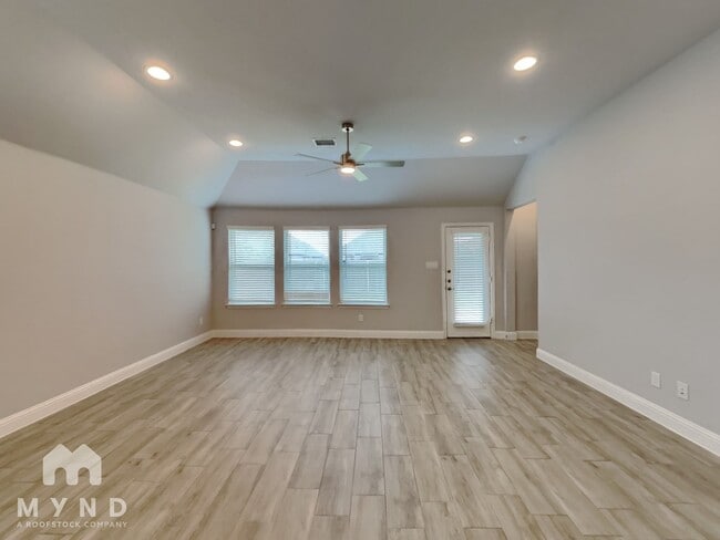 Photo - 552 Bradley Dr