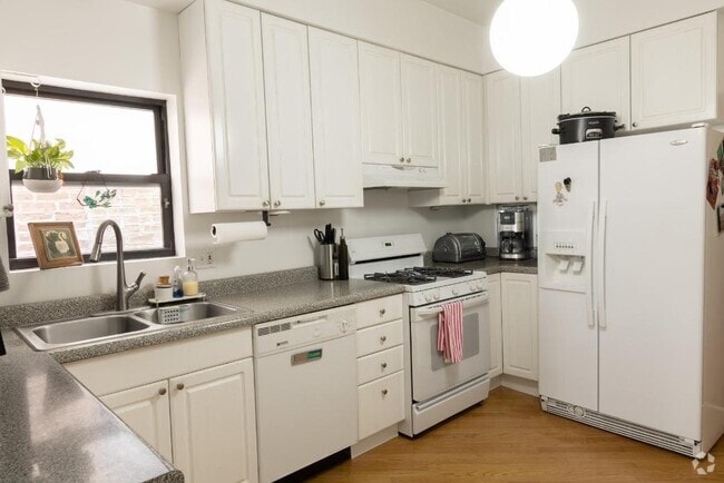 Building Photo - 2652 W Superior St Unit 2 Rental