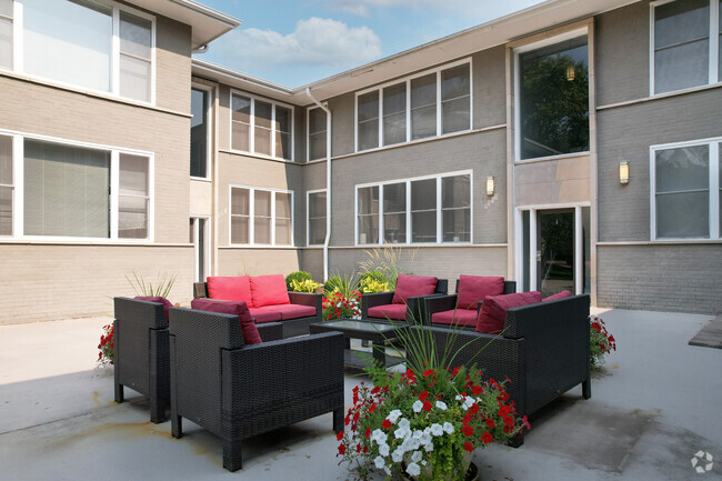 Photo - Cromwell Apartments