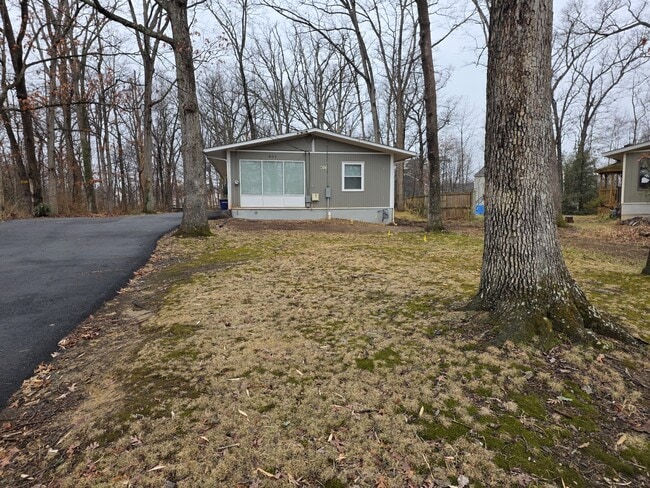 Photo - 611 Austin Ln