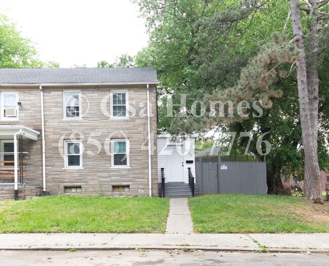 Building Photo - Newly Renovated 3 Bed, 1.5 Bath in Fairview!