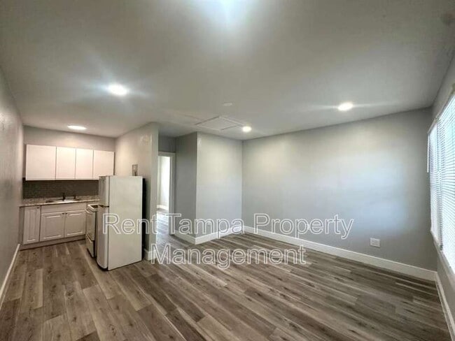 Photo - 14 21st St N