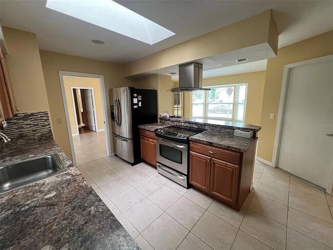 Photo - 7044 Denmark St