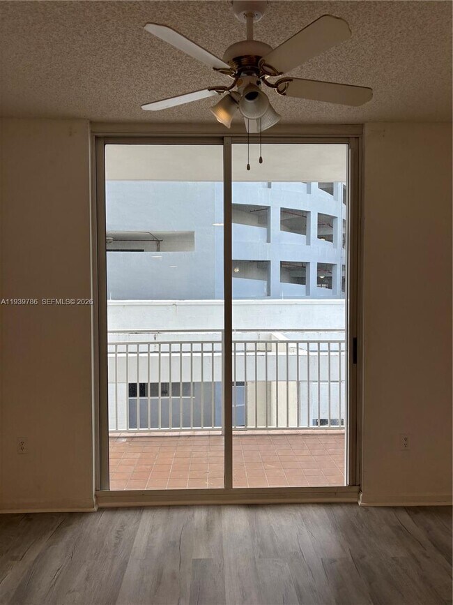 Photo - 185 SE 14th Terrace Unidad 603