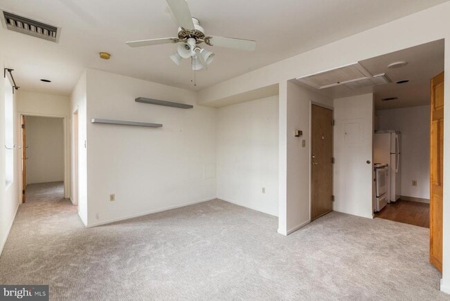 Building Photo - 1601 Spring Garden St Unit 501
