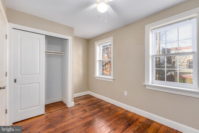 Photo - 953 N Randolph St