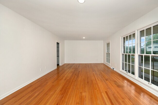 Photo - 2105 Shannonhouse Rd SW