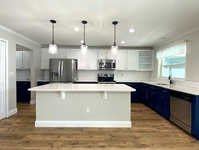 Photo - Beautiful 3 Bedroom Home with Loft in Ormo...