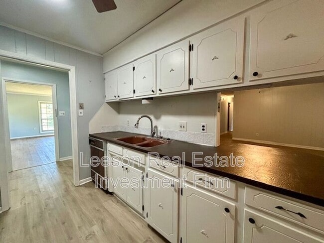 Photo - 302 Avenida Dr