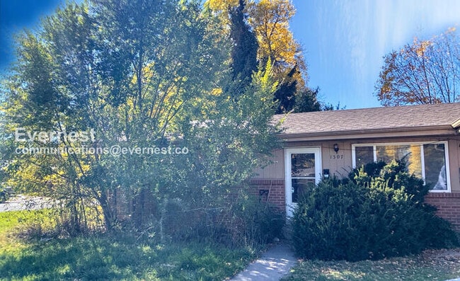Photo - 1307 Castlerock Dr