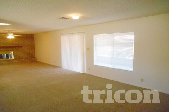 Photo - 823 W Juanita Cir