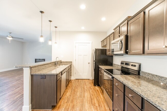 Photo - Eleven25 Unit 900-935