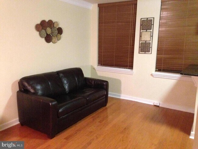 Photo - 1939 Chestnut St Unidad 7B