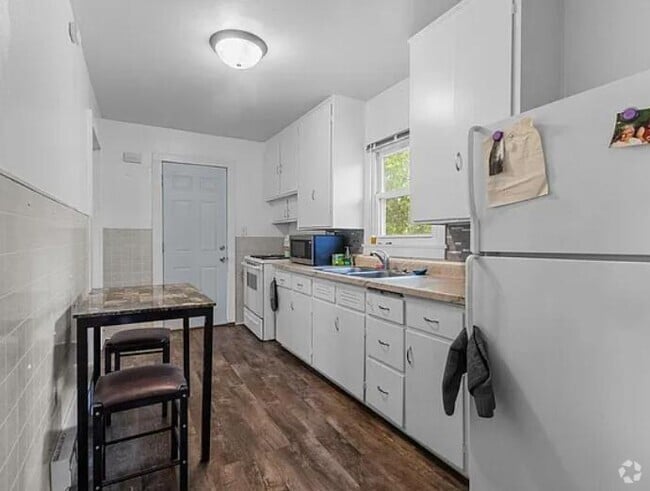 Building Photo - 805 N State St Rental