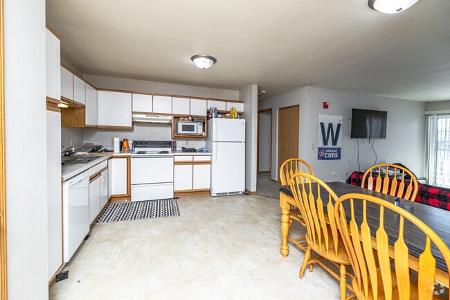 2BR, 1BA - 929SF - Kitchen