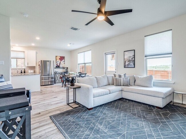 Photo - 624 Pepperbark Loop