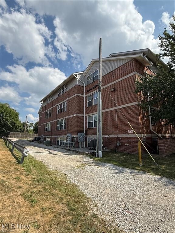 Building Photo - 409 Brown St Unit 106