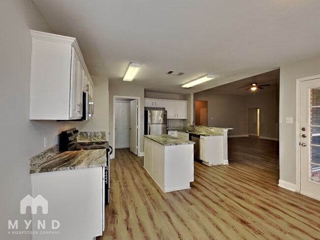 Photo - 105 Adams Dr