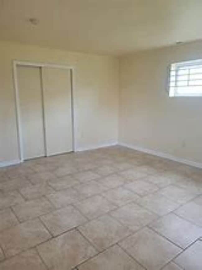 2008 Delaware St Unidad 2- Basement Unit