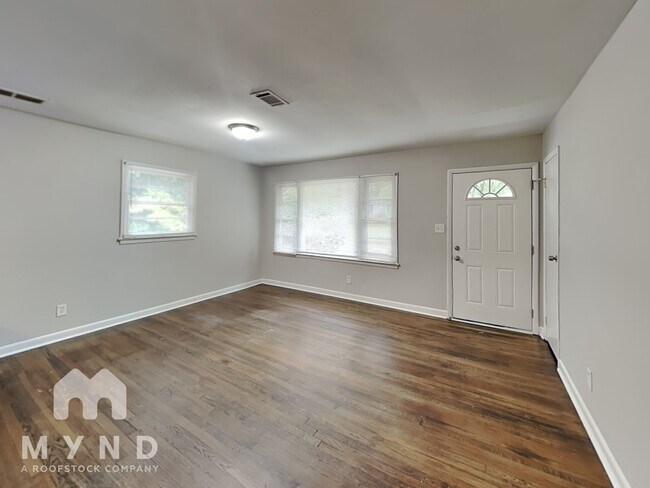 Photo - 388 Woodstock Dr SW