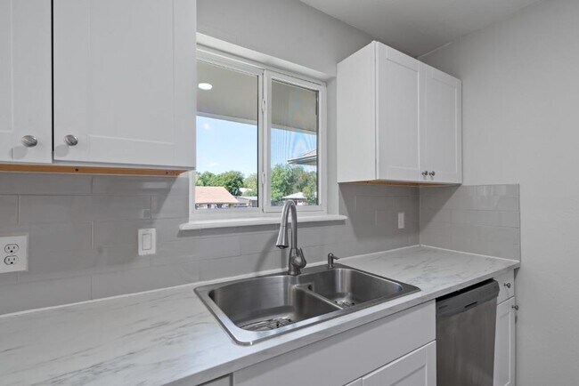 Photo - 1407 Avebury Cir